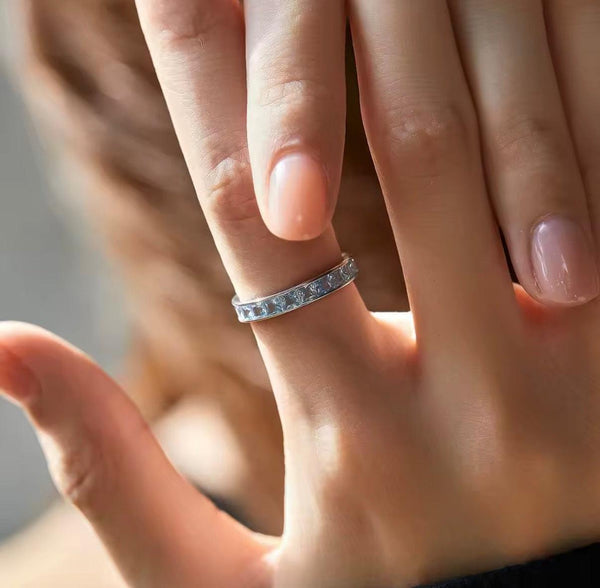 Bloo & Co Circular Stone Adjustible Eternity Ring.